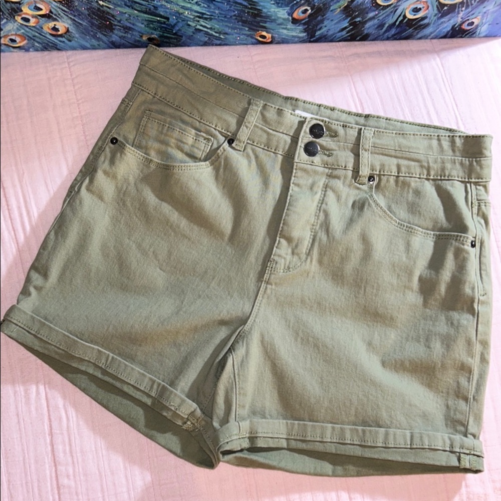 Royalty Collection Size 8P Olive Green Shorts